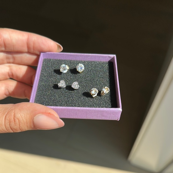 ❌6 earrings Elegant Gold Hoop Earrings Set. 3 hoops and 3 stud earring, 1 - Picture 3 of 7